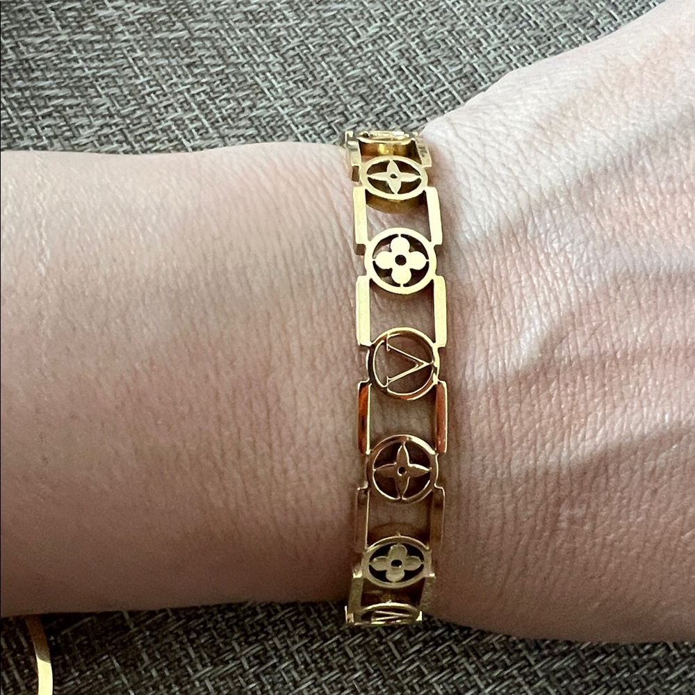 Lv Gold Logo Cutout Bangle Bracelet - Designer Style - Picture 3 of 3
